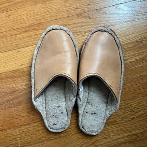 Mohinders Slippers Size 8